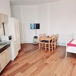 아파트 City Studio For 4, Near Sonnenallee *