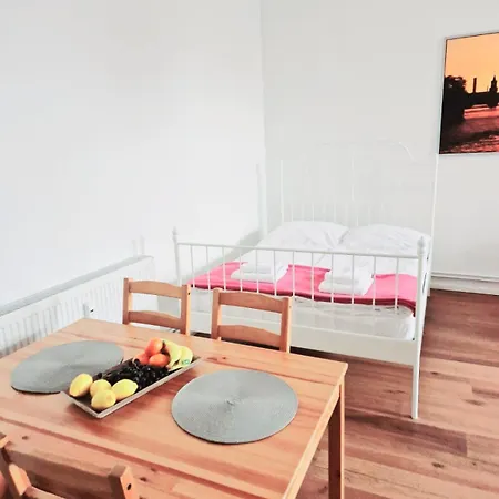 Apartment City Studio For 4, Near Sonnenallee *