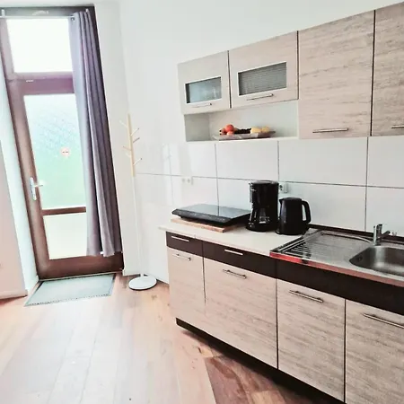 City Studio For 4, Near Sonnenallee Apartment *
