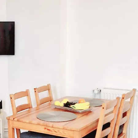 City Studio For 4, Near Sonnenallee Berlino