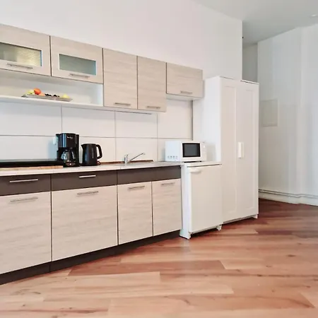 City Studio For 4, Near Sonnenallee Appartamento