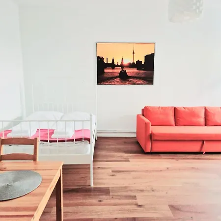 City Studio For 4, Near Sonnenallee Berlino