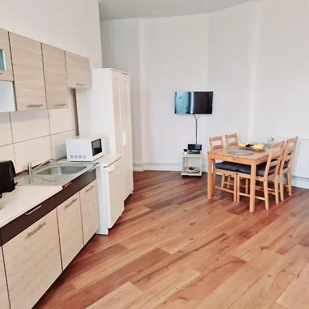 City Studio For 4, Near Sonnenallee Apartment