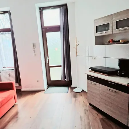 City Studio For 4, Near Sonnenallee Apartment Berlin