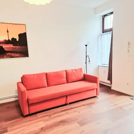 City Studio For 4, Near Sonnenallee 公寓