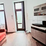 City Studio For 4, Near Sonnenallee Apartment Berlin