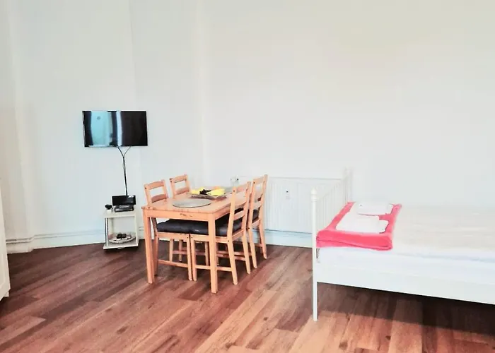 City Studio For 4, Near Sonnenallee Berlín