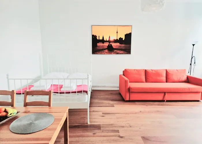City Studio For 4, Near Sonnenallee Berlín