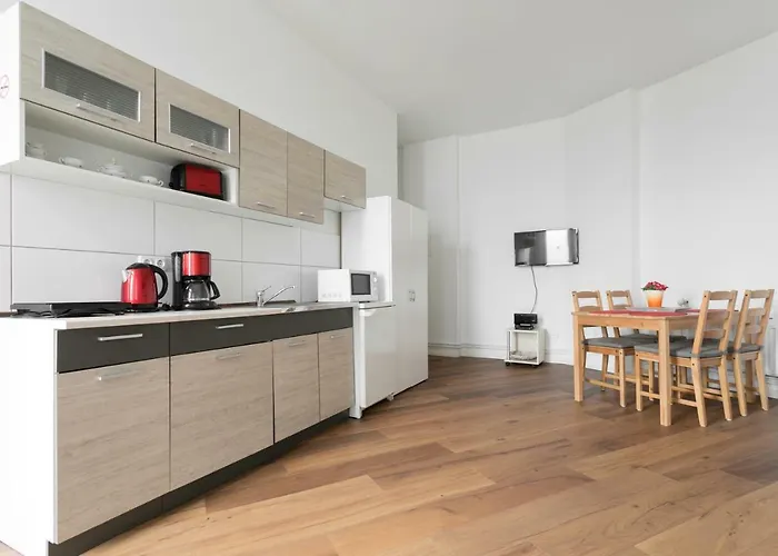 City Studio For 4, Near Sonnenallee Appartamento Berlino